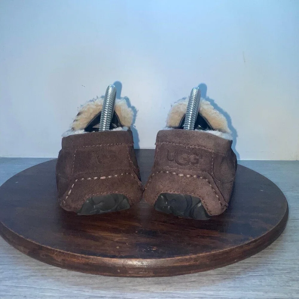 UGG 1101110 Men's Brown Sheepskin Suede Slippers Moccasin Shoes Size 9 Comfort